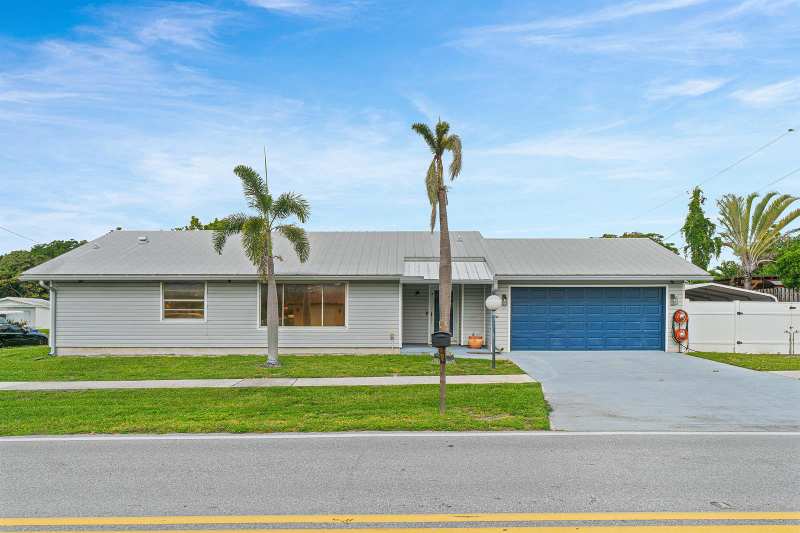 215 SW 8TH Street, Boynton Beach FL 33426