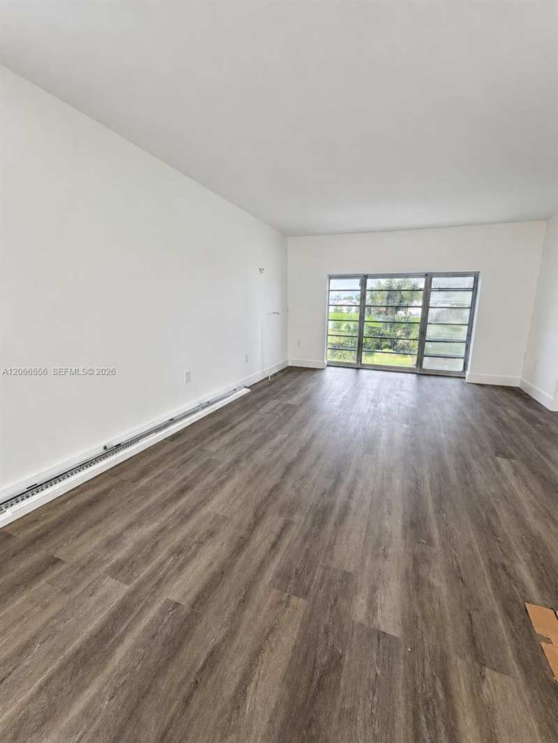 8325 Sunrise Lakes Blvd # 112, Sunrise FL 33322