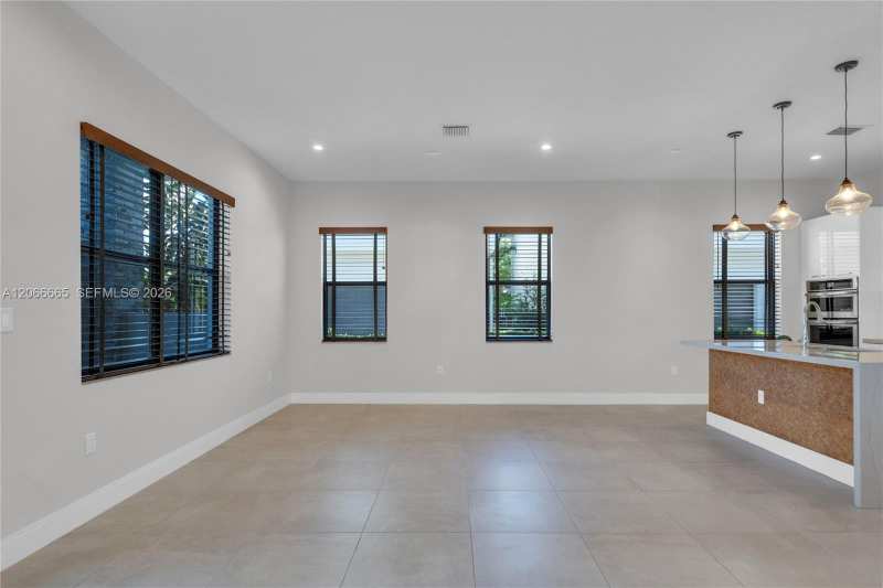 8217 NW 46th St, Doral FL 33166