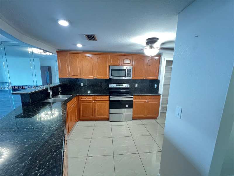 1770 NE 191st St # 1, Miami FL 33179