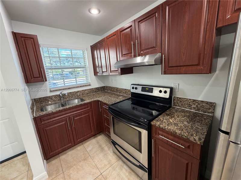 5621 SW 36th Ct # 105, Davie FL 33314