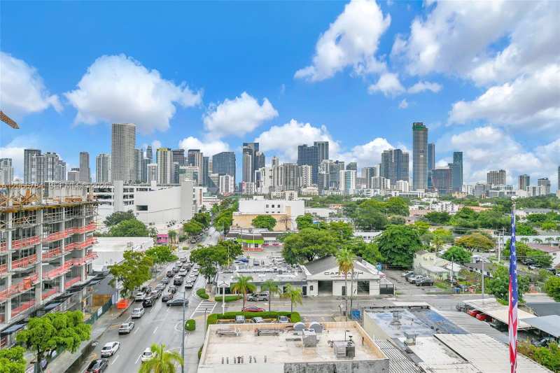 900 SW 8th St # 908, Miami FL 33130