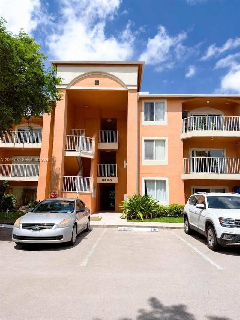 6960 SW 39th St # E102, Davie FL 33314