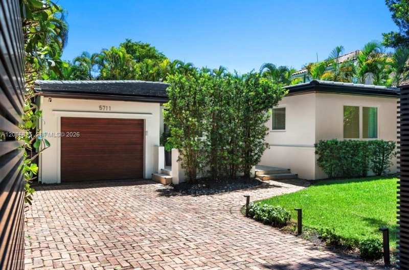 5711 Michelangelo St, Coral Gables FL 33146