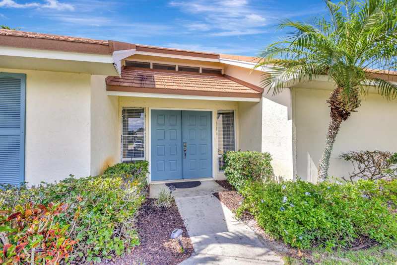 88 Pinehill Trail E, Tequesta FL 33469