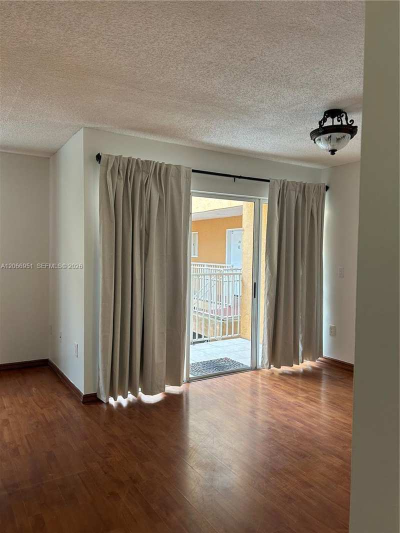 6245 KENDALE LAKES CR # 215, Miami FL 33183