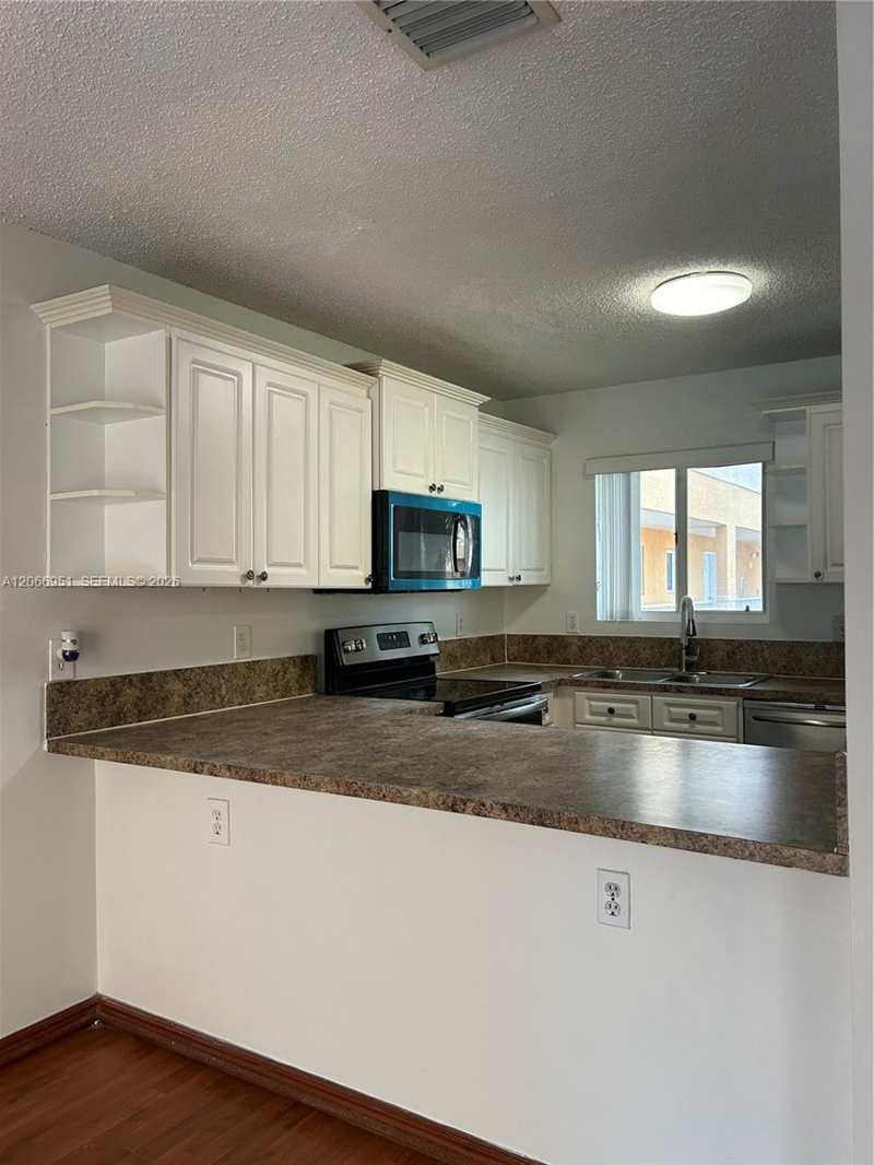 6245 KENDALE LAKES CR # 215, Miami FL 33183