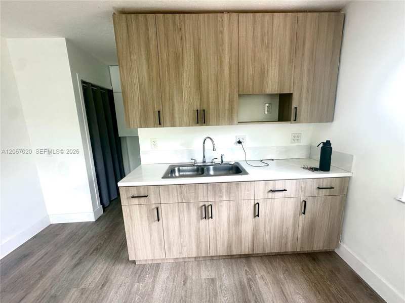 XX W 34th St - Rear, Hialeah FL 33012