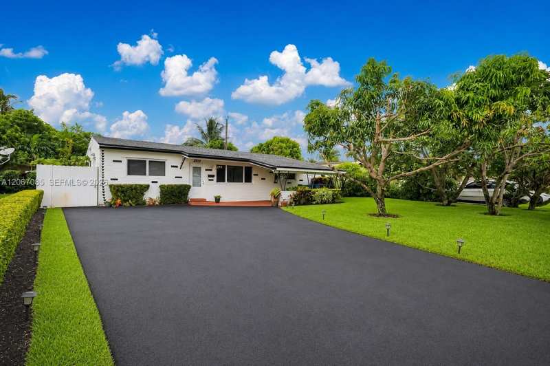 7561 Meridian St, Miramar FL 33023