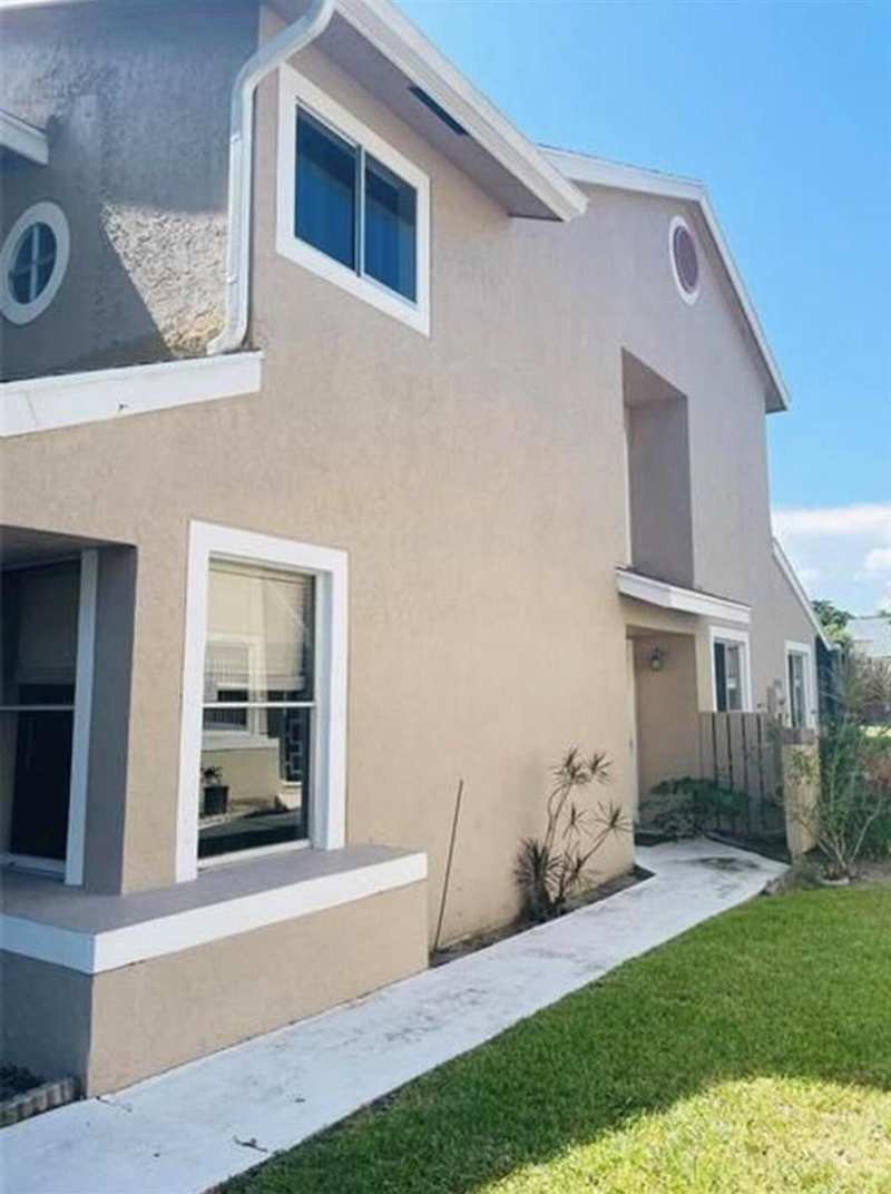 1877 DISCOVERY Way, Deerfield Beach FL 33442