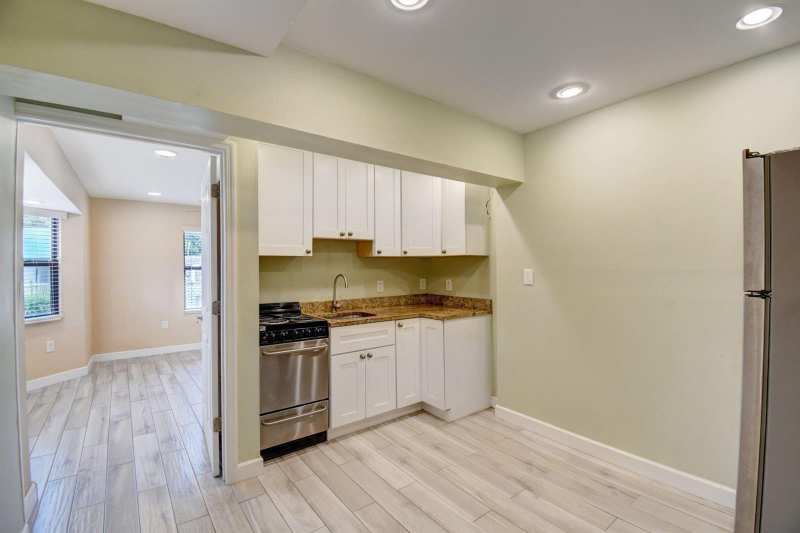 1316 DATE PALM Drive Rear, Lantana FL 33462