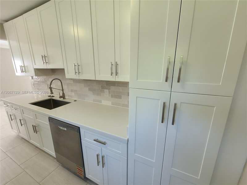 1240 NE 207th Ter, Miami FL 33179
