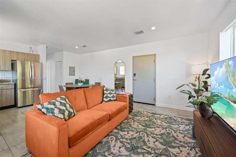 165 NW 39th St # 7, Miami FL 33127