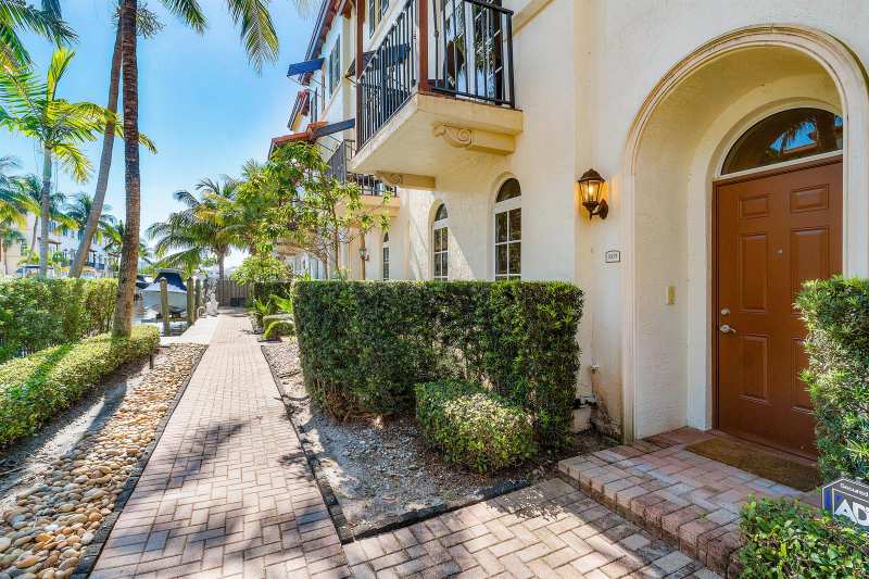 809 Estancia Way, Boynton Beach FL 33435