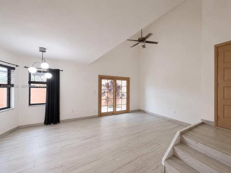 11263 SW 9th Ct, Pembroke Pines FL 33025
