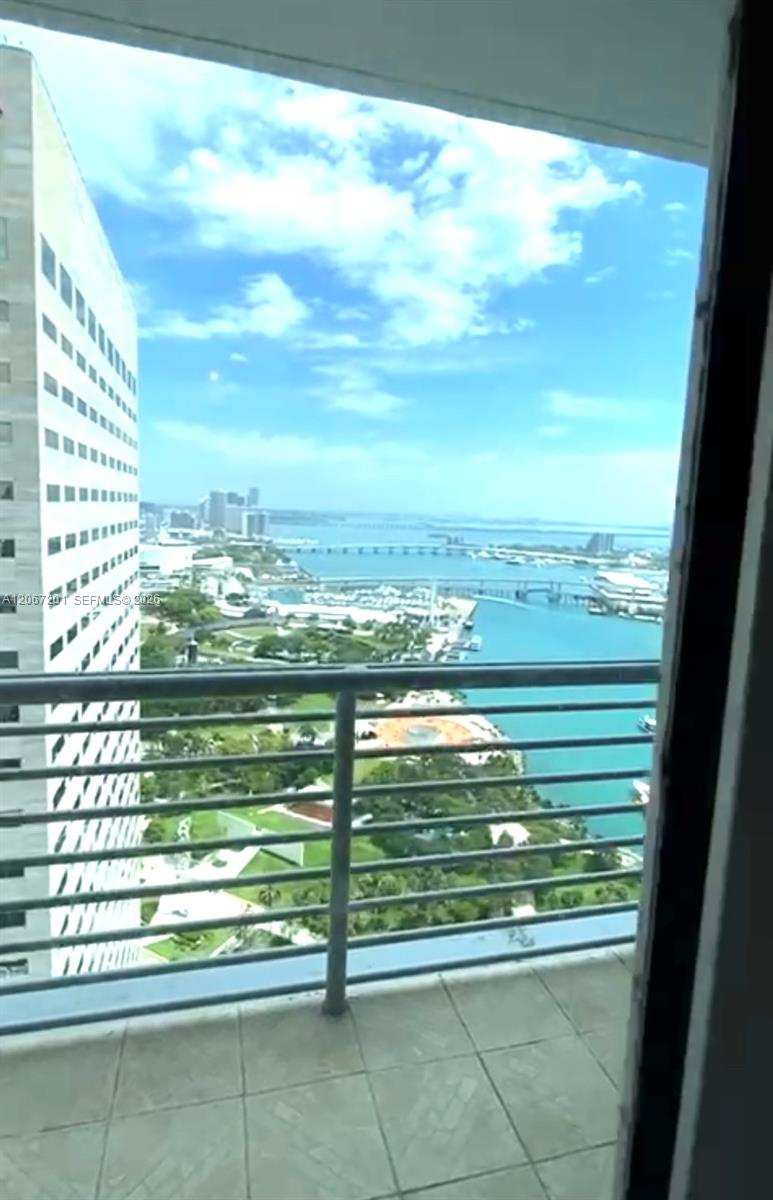 325 S Biscayne Blvd # 4214, Miami FL 33131