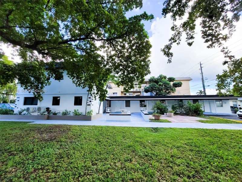 1858 Dewey St, Hollywood FL 33020