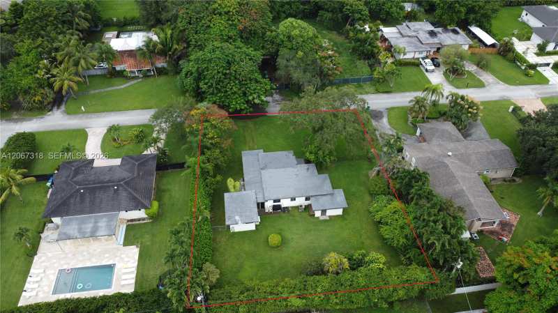 7050 SW 82nd Ct, Miami FL 33143