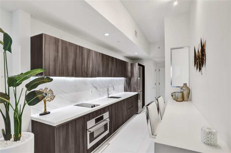 851 NE 1st Ave # 202, Miami FL 33132