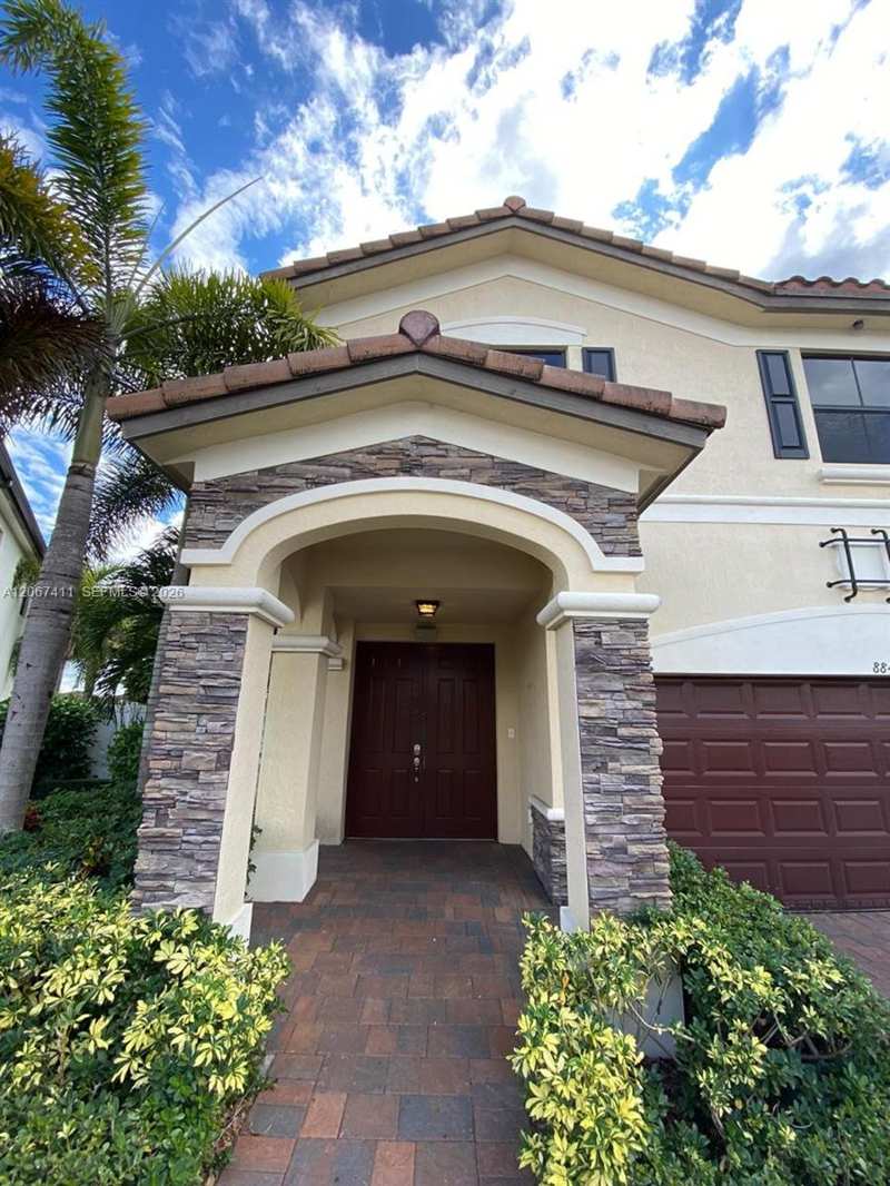 8843 W 34th Ave, Hialeah FL 33018