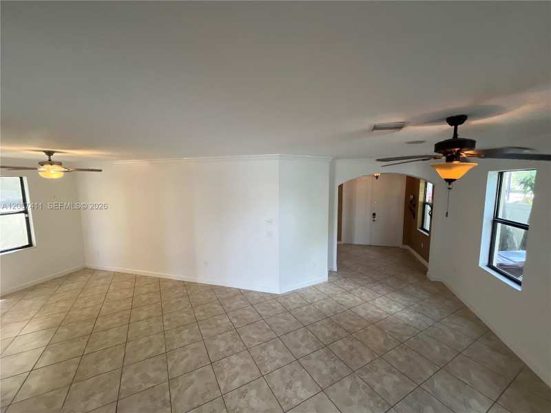 8843 W 34th Ave, Hialeah FL 33018