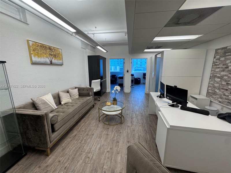 40 SW 13th St # 402, Miami FL 33130