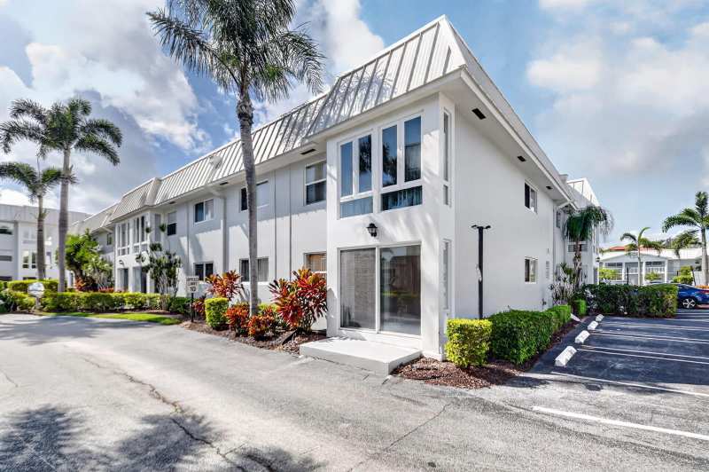 32 COLONIAL CLUB Drive # 102, Boynton Beach FL 33435
