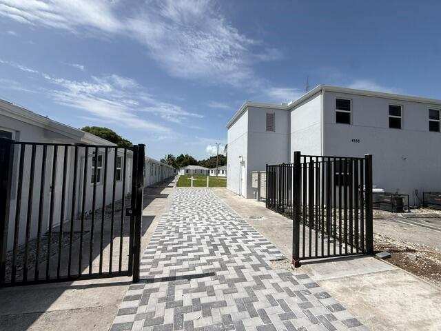 4393 Windsor Avenue # 25, West Palm Beach FL 33407