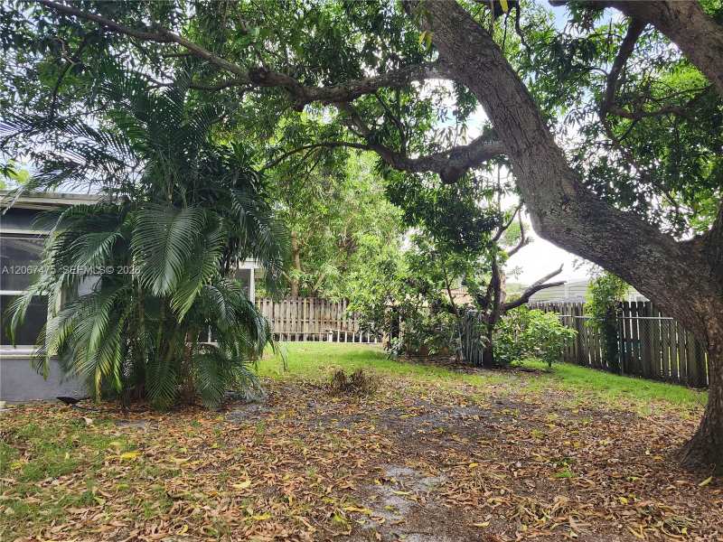 6570 Thomas St, Hollywood FL 33024