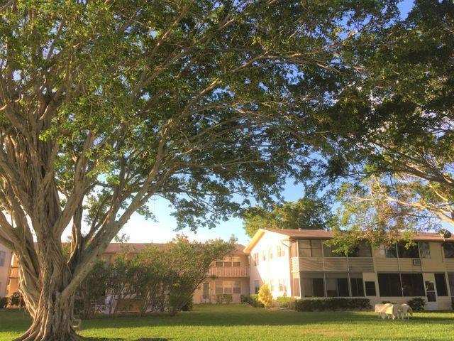 113 Canterbury E, West Palm Beach FL 33417