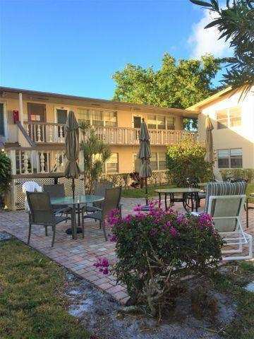 113 Canterbury E, West Palm Beach FL 33417