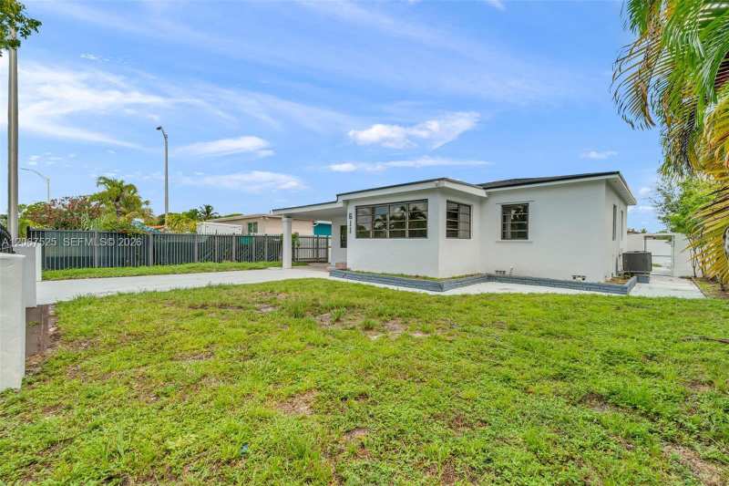 611 SE 4th St, Hialeah FL 33010