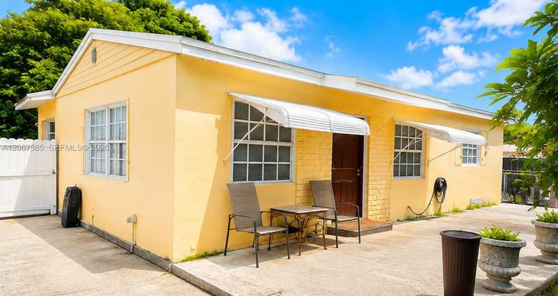 371 W 47th St, Hialeah FL 33012