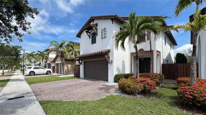 10235 NW 87th Ter, Doral FL 33178