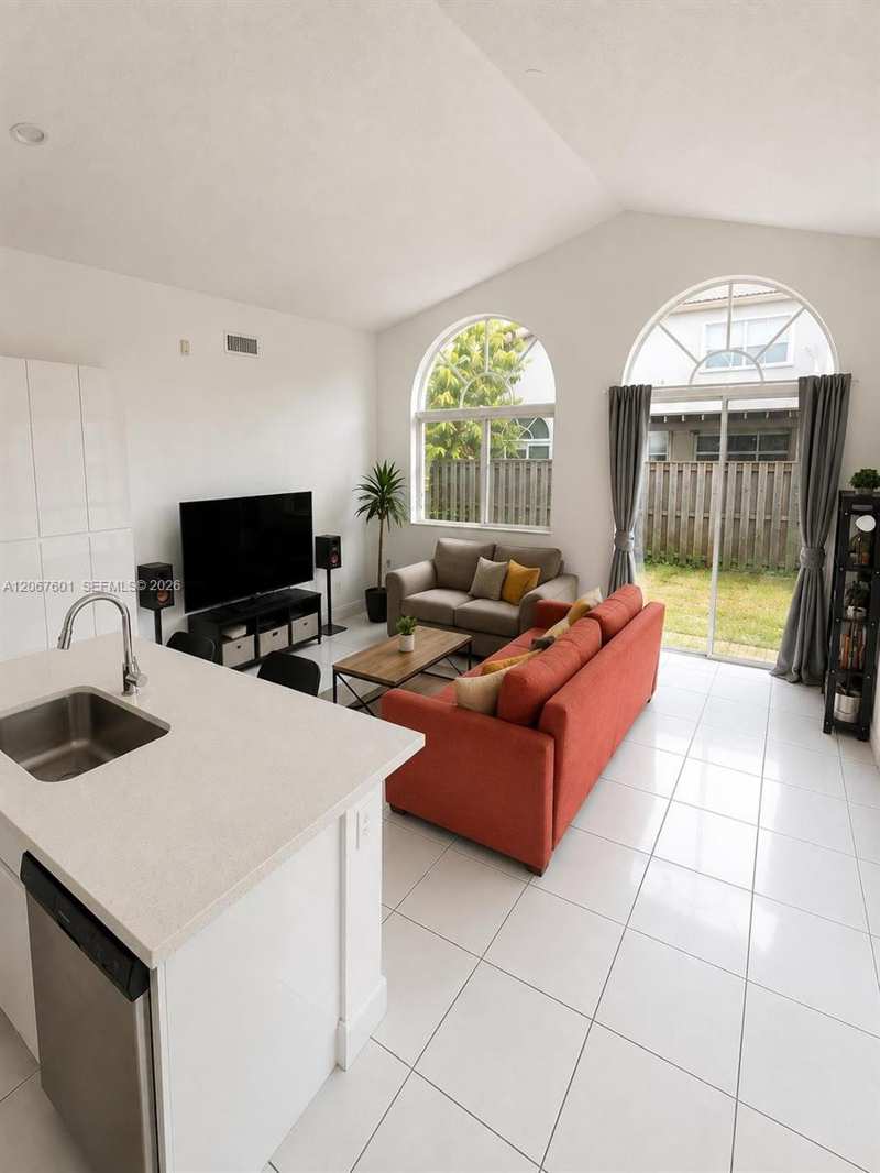 9763 NW 29th St, Doral FL 33172