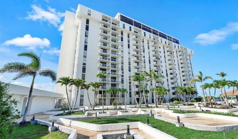 13499 Biscayne Blvd, North Miami FL 33181