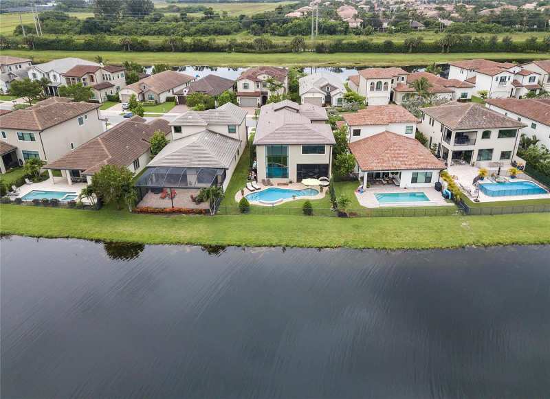 8484 GRAND PRIX Lane, Boynton Beach FL 33472