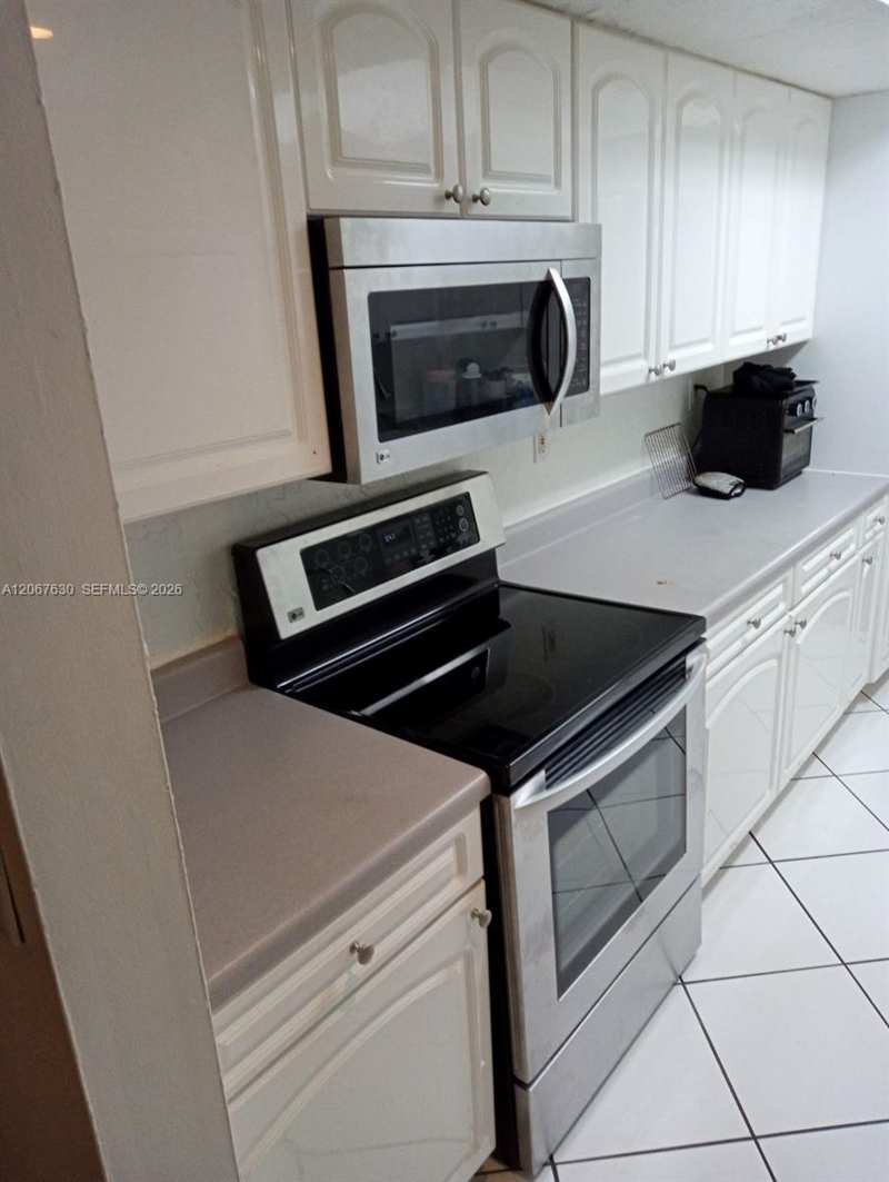 2700 Riverside Dr # B, Coral Springs FL 33065