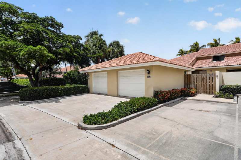 222 Old Meadow Way, Palm Beach Gardens FL 33418