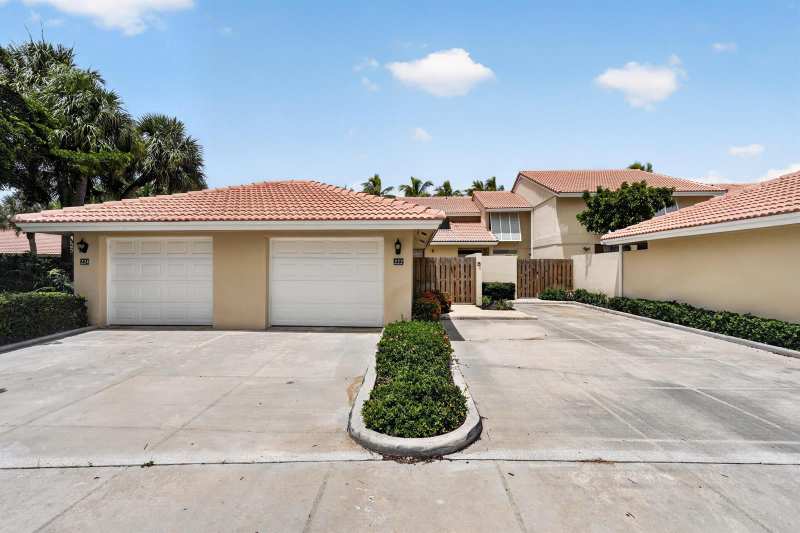 222 Old Meadow Way, Palm Beach Gardens FL 33418