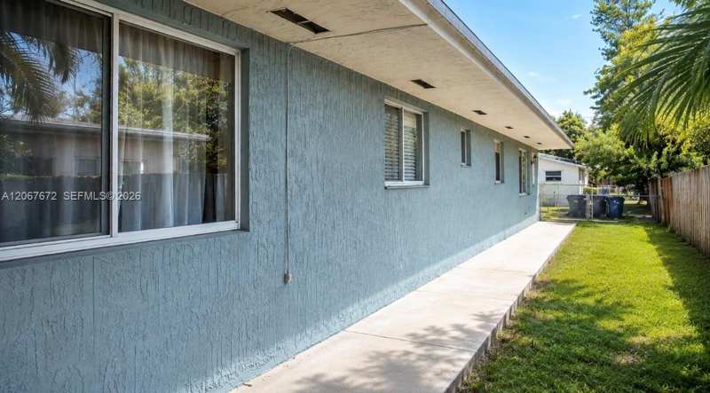 2411 Thomas St, Hollywood FL 33020
