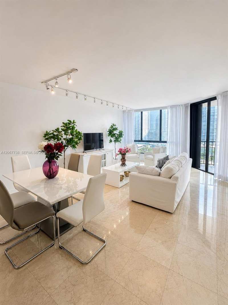 520 Brickell Key Dr # A1710, Miami FL 33131