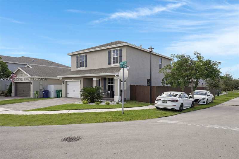 572 NE 6th Pl, Homestead FL 33034