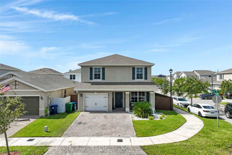572 NE 6th Pl, Homestead FL 33034