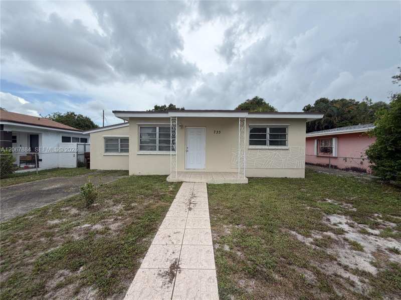 733 W 35th St, Hialeah FL 33012