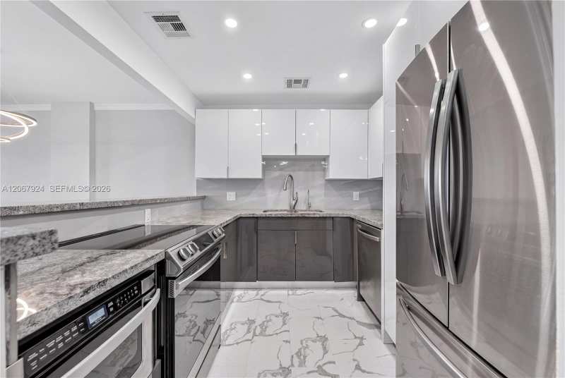 3800 S Ocean Dr # 802, Hollywood FL 33019