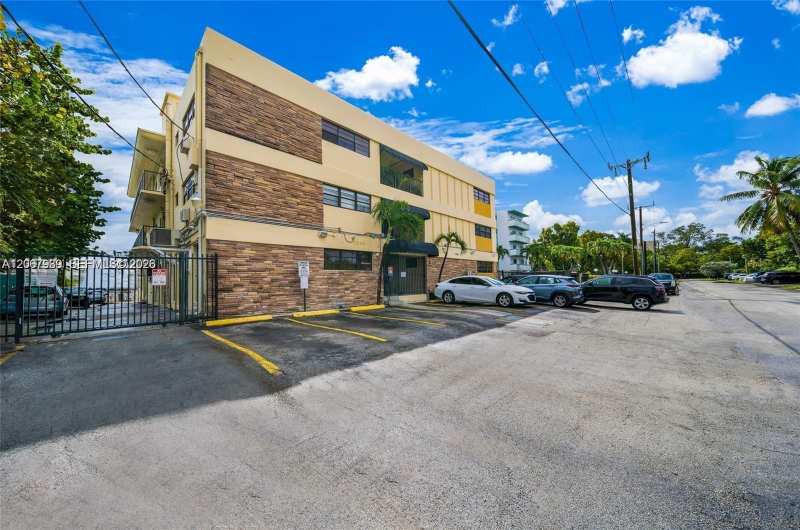 7845 NE Bayshore Ct # 12A, Miami FL 33138