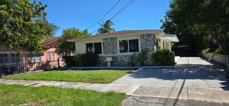 21 NW 32nd Ct, Miami FL 33125