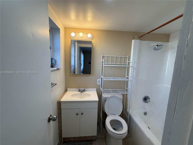 5168 NE 6th Ave # 407, Oakland Park FL 33334