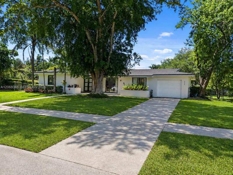 8620 SW 159th St, Palmetto Bay FL 33157